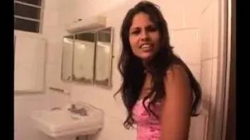 Beauty Fernanda poopingin the toilet 4
