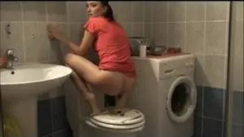 Juliet scat on the toilet seat