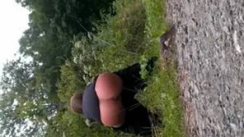 Big ass babe pooping by the road
