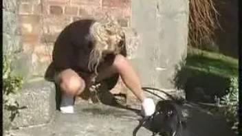Curly girl pissing on the street